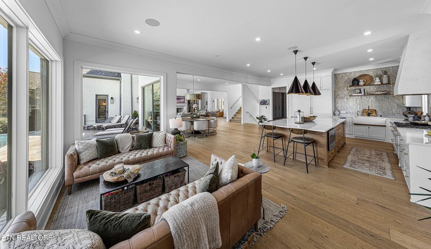 Every detail has been considered in this lakefront estate in - photo 7