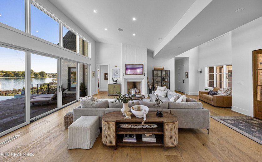 Every detail has been considered in this lakefront estate in - photo 8