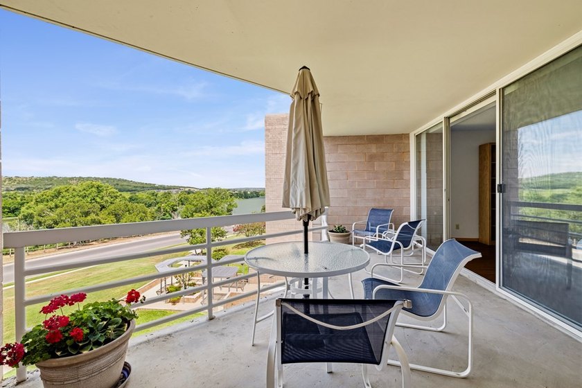 Welcome to the Guadalupe River Condos! Located on the 4th floor - photo 12