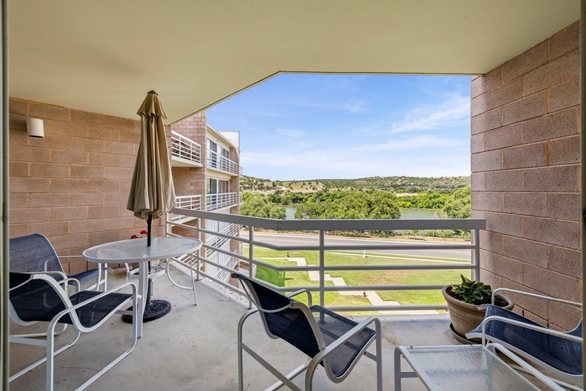 Welcome to the Guadalupe River Condos! Located on the 4th floor - photo 13
