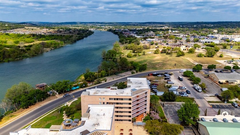 Welcome to the Guadalupe River Condos! Located on the 4th floor - photo 15