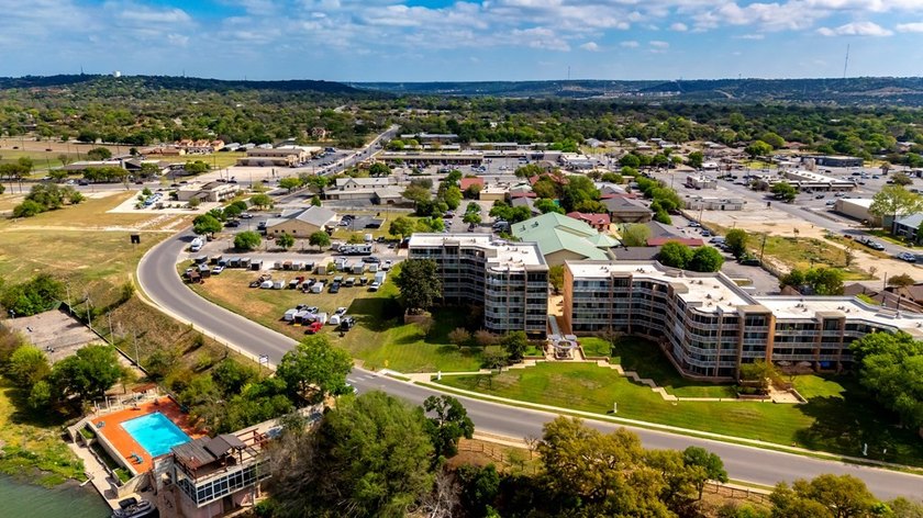 Welcome to the Guadalupe River Condos! Located on the 4th floor - photo 17