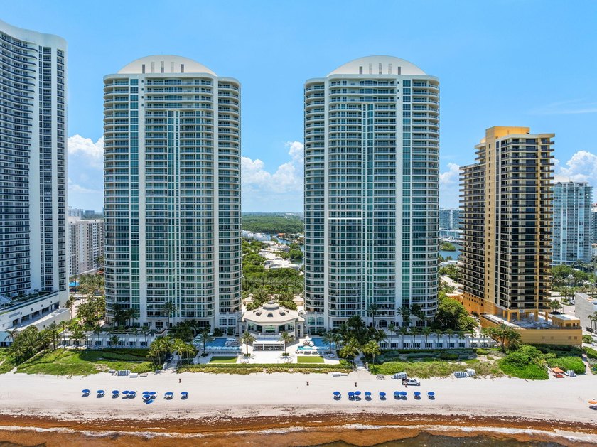 SPECTACULAR 2 BEDROOMS AND 2.5 BATHROOMS WITH AMAZING DIRECT - photo 2
