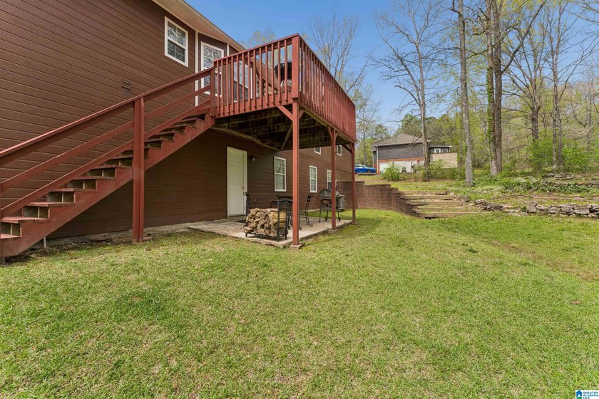 Welcome home to a well maintained 3 bedroom, 2 full bathroom - photo 7