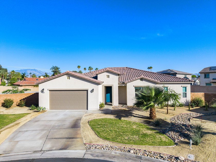 Welcome to 42787 Rachel Court, a contemporary desert retreat - photo 5