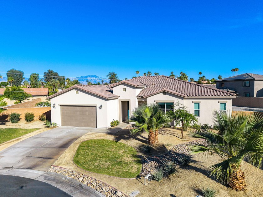 Welcome to 42787 Rachel Court, a contemporary desert retreat - photo 6