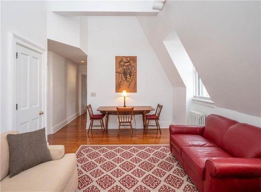 Immaculate Penthouse Condominium in a Desirable Kay/Catherine - photo 17