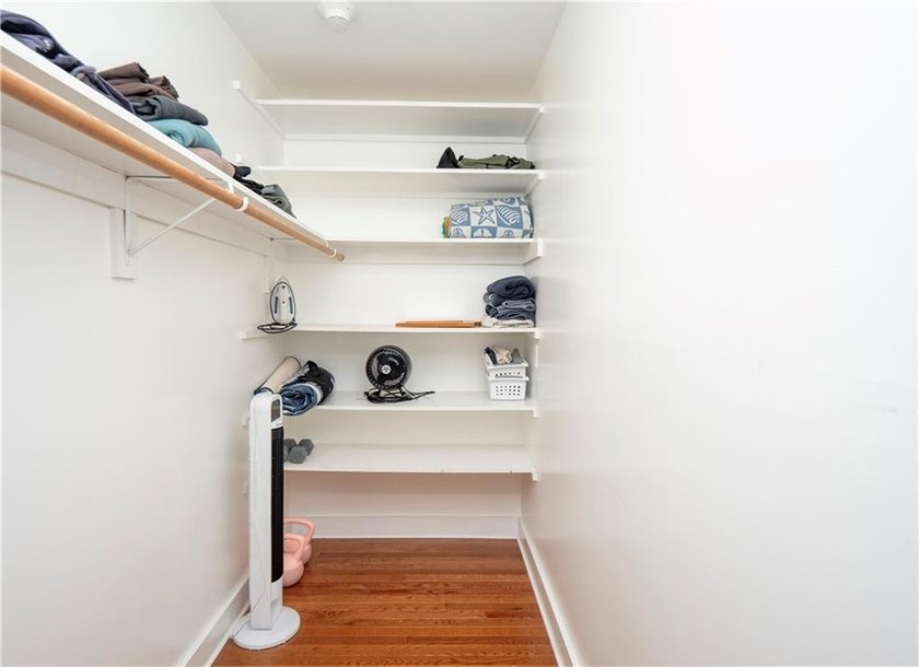 Immaculate Penthouse Condominium in a Desirable Kay/Catherine - photo 23