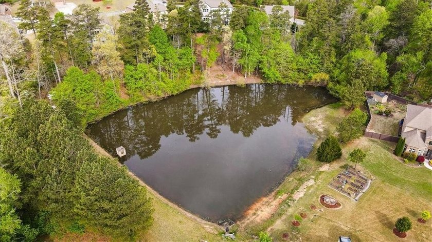 Talk about a hidden gem, nestled in a quiet neighborhood in a - photo 6