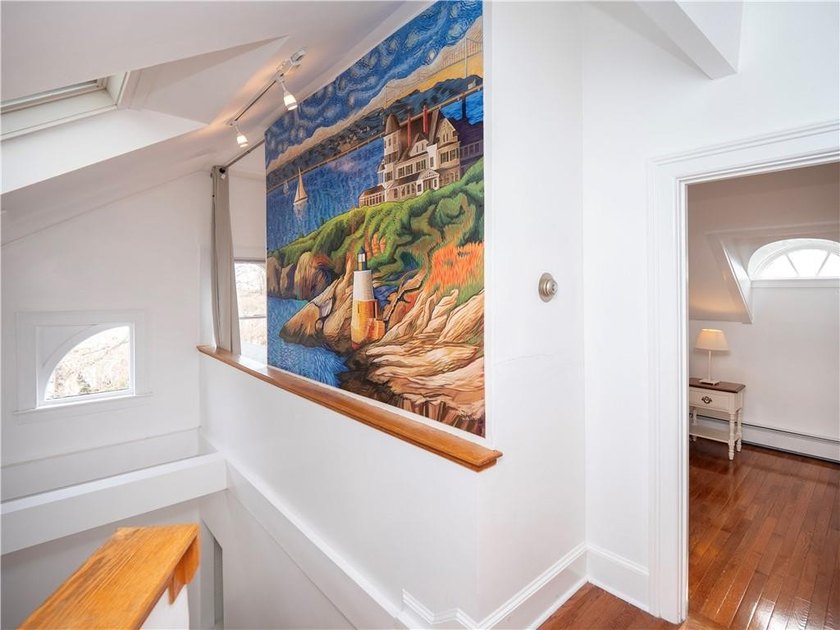 Immaculate Penthouse Condominium in a Desirable Kay/Catherine - photo 31