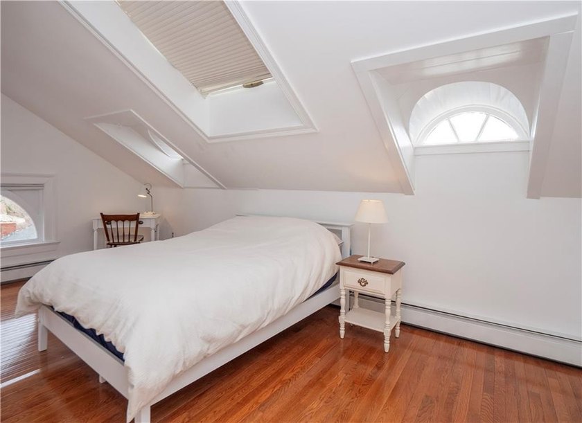 Immaculate Penthouse Condominium in a Desirable Kay/Catherine - photo 32