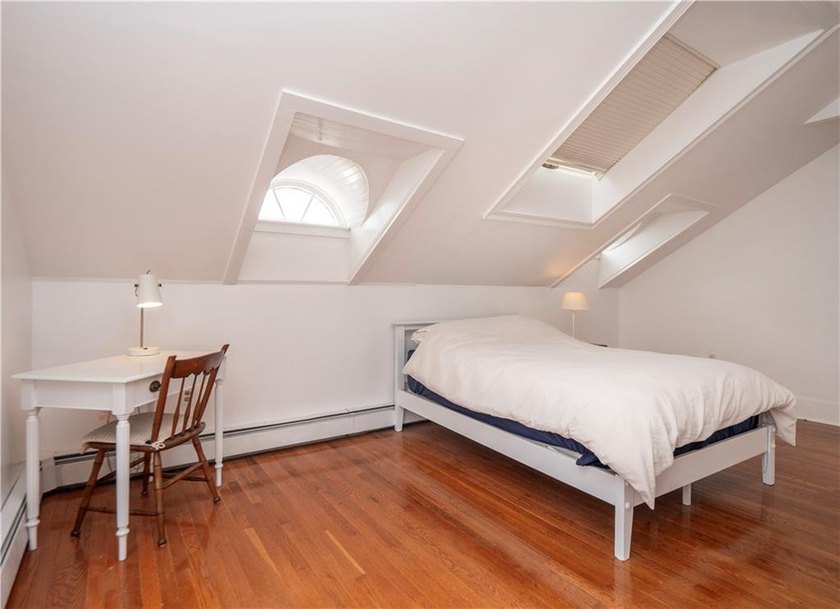 Immaculate Penthouse Condominium in a Desirable Kay/Catherine - photo 34