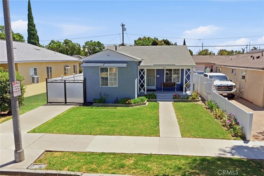 Nestled on a quiet tree lined street in North Long Beach, this - photo 4