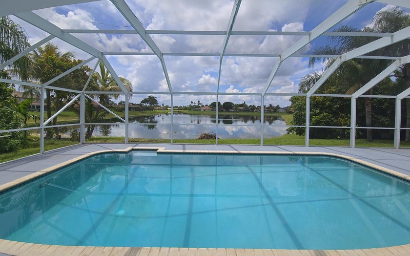 Beautifully updated 4BR/3BA pool home w/long lake views in - photo 2