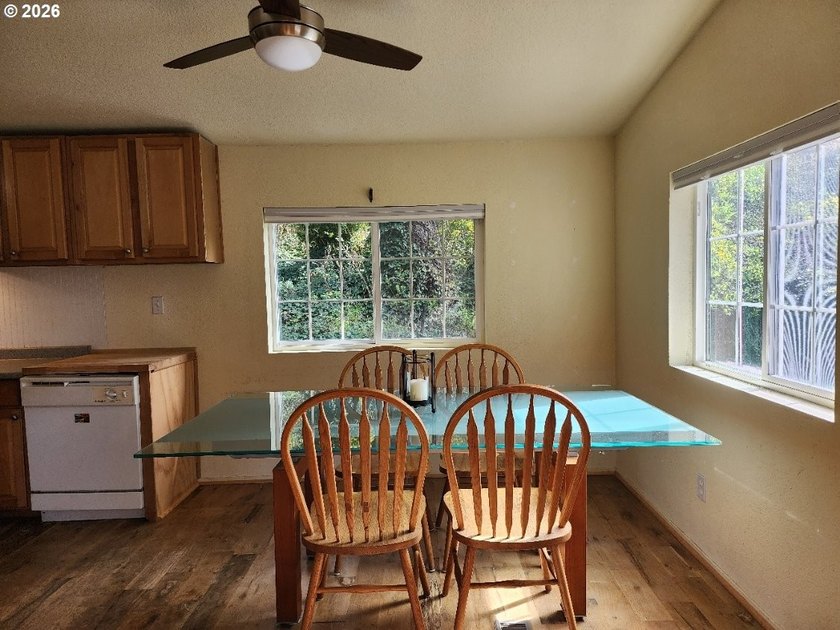 Enjoy coastal living in this charming 3 bedroom, 2 bathroom home - photo 6