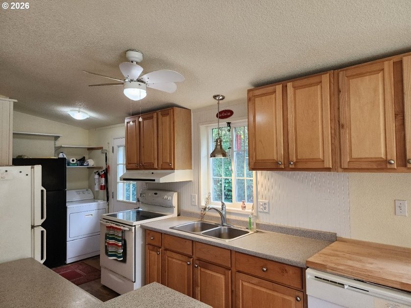 Enjoy coastal living in this charming 3 bedroom, 2 bathroom home - photo 7