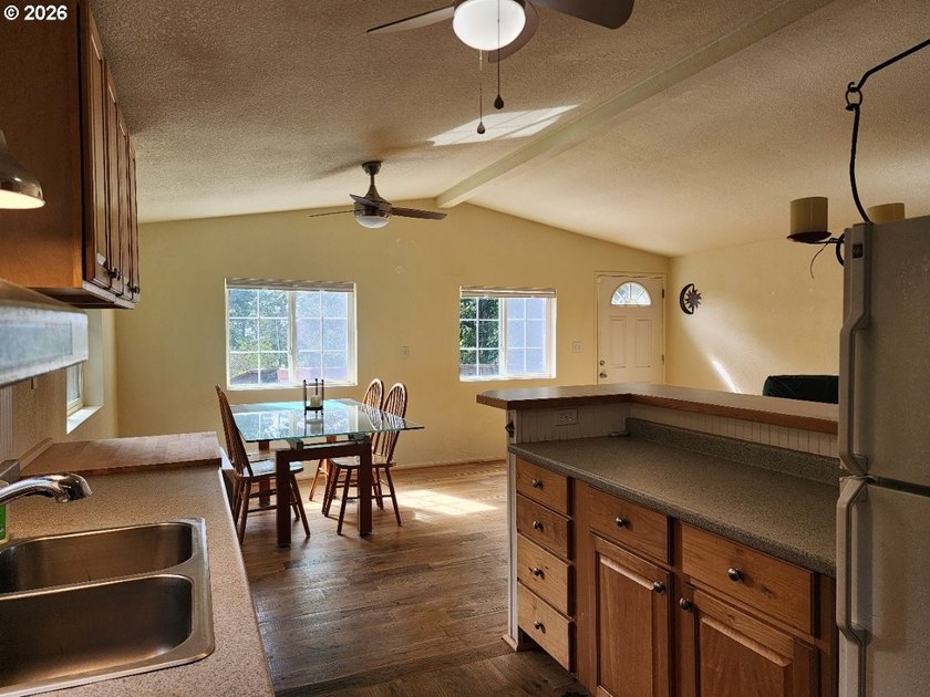 Enjoy coastal living in this charming 3 bedroom, 2 bathroom home - photo 10