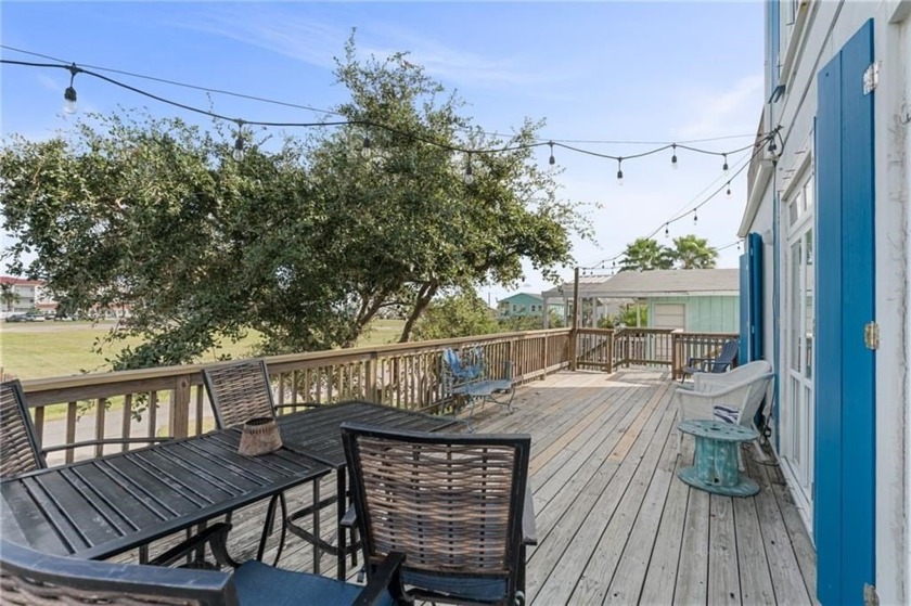 Life's a breeze in Rockport, &amp; this isn't just any home-it's an - photo 8