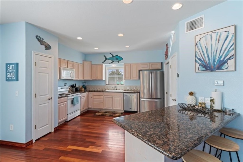 Life's a breeze in Rockport, &amp; this isn't just any home-it's an - photo 10