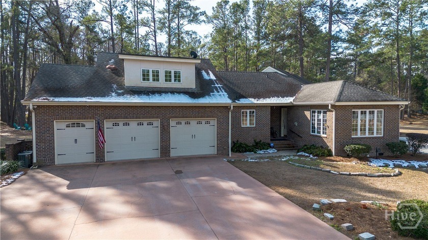 Absolutely stunning property, located just on the outskirts of - photo 3