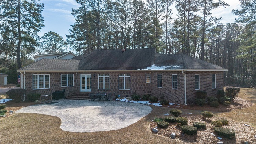 Absolutely stunning property, located just on the outskirts of - photo 4