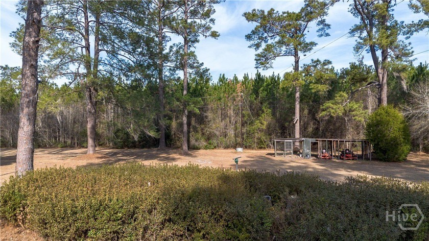 Absolutely stunning property, located just on the outskirts of - photo 6