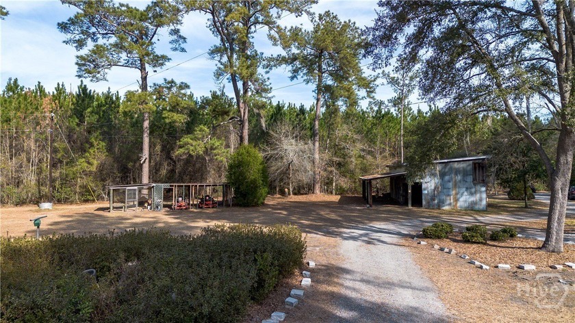 Absolutely stunning property, located just on the outskirts of - photo 7