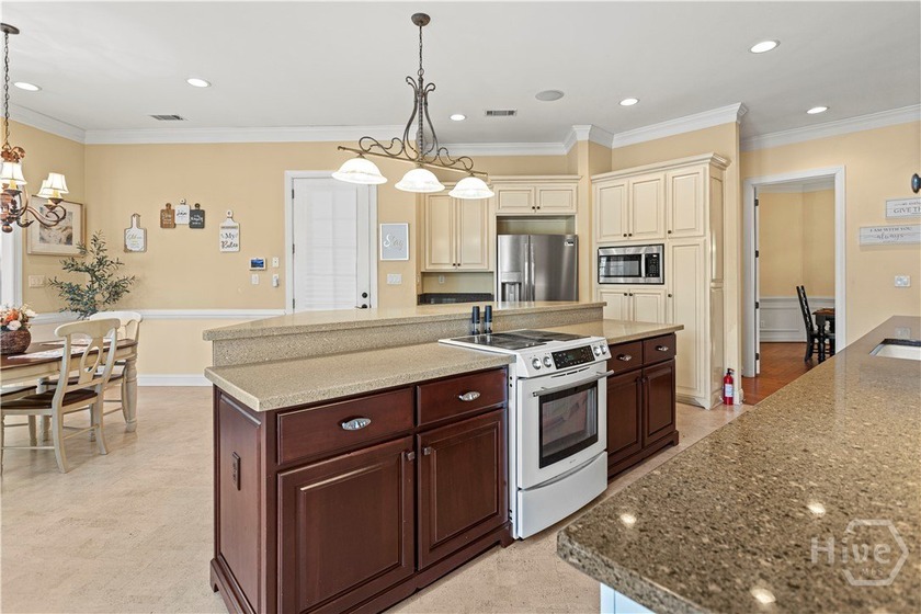 Absolutely stunning property, located just on the outskirts of - photo 10