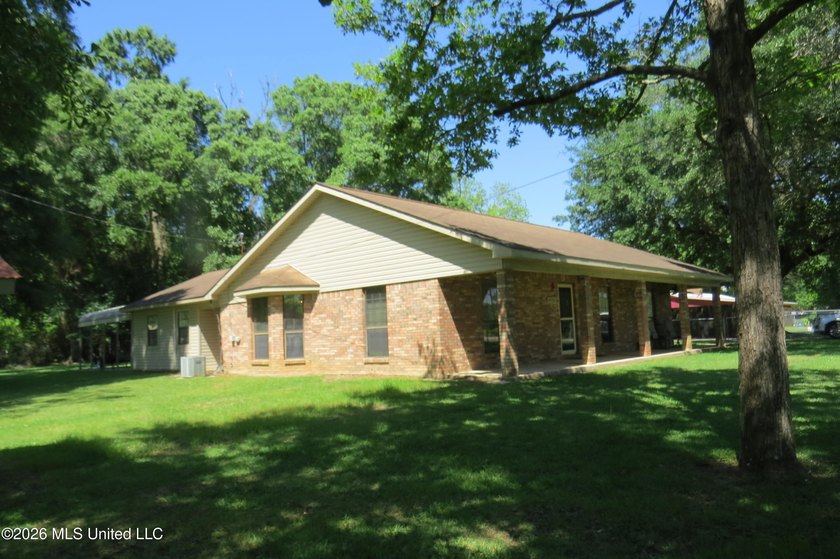 Perfect location country with direct access to the city life - photo 4