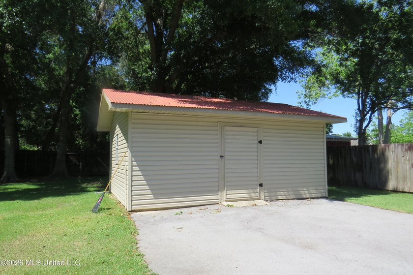 Perfect location country with direct access to the city life - photo 8