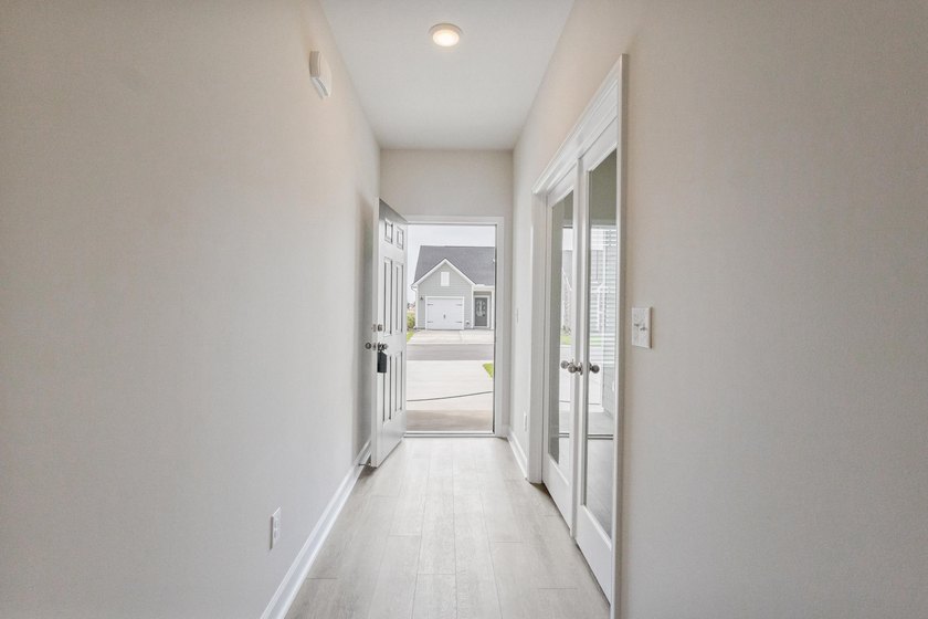 This beautifully designed 3 bedroom, 3 full bath townhome-style - photo 11