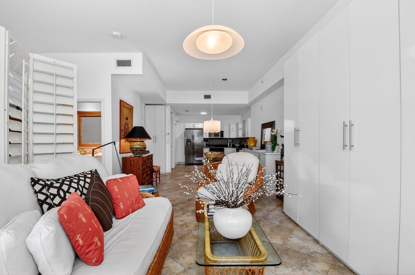 Welcome to this stylishly designed Flagler Dr. open airy one - photo 11