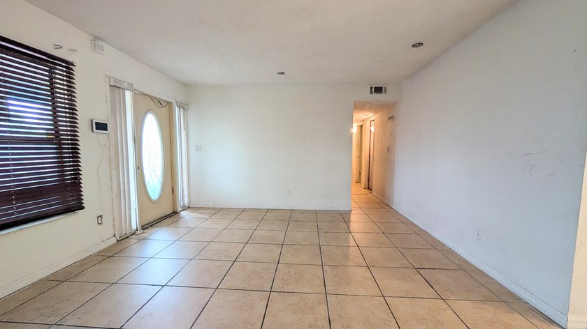 Spacious 4-bedroom, 3-bath home situated on a generous 0.21-acre - photo 11