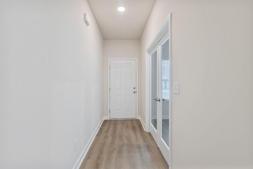 This beautifully designed 3 bedroom, 3 full bath townhome-style - photo 12