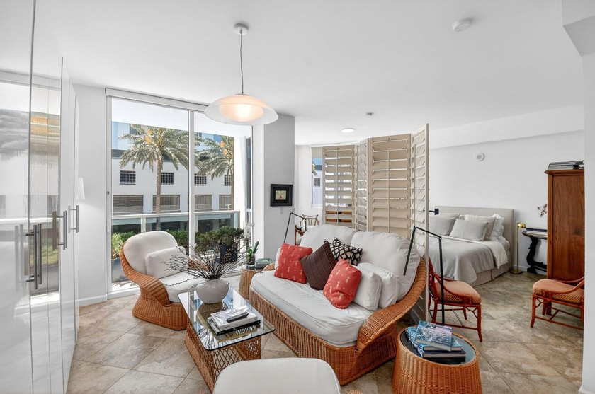 Welcome to this stylishly designed Flagler Dr. open airy one - photo 12