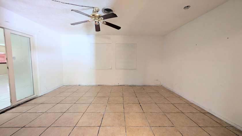 Spacious 4-bedroom, 3-bath home situated on a generous 0.21-acre - photo 12