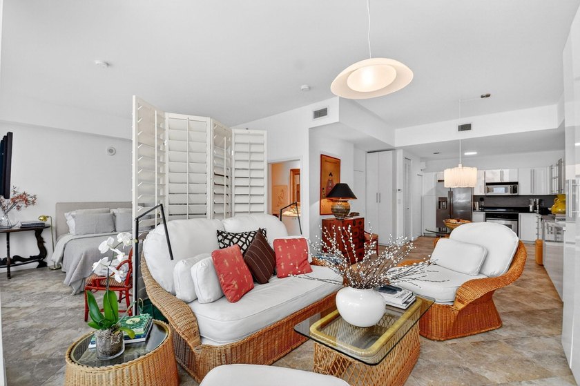 Welcome to this stylishly designed Flagler Dr. open airy one - photo 13
