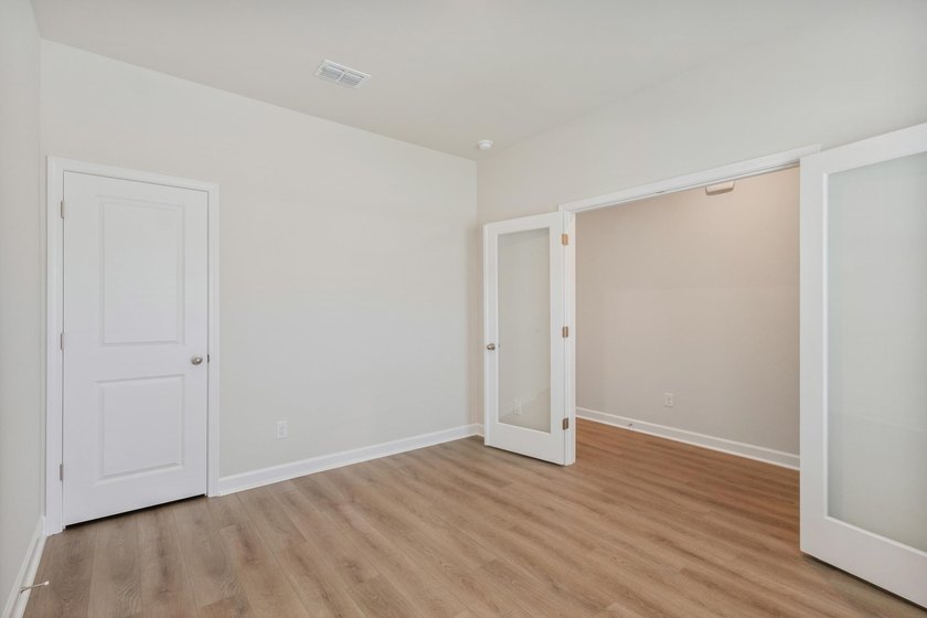 This beautifully designed 3 bedroom, 3 full bath townhome-style - photo 14