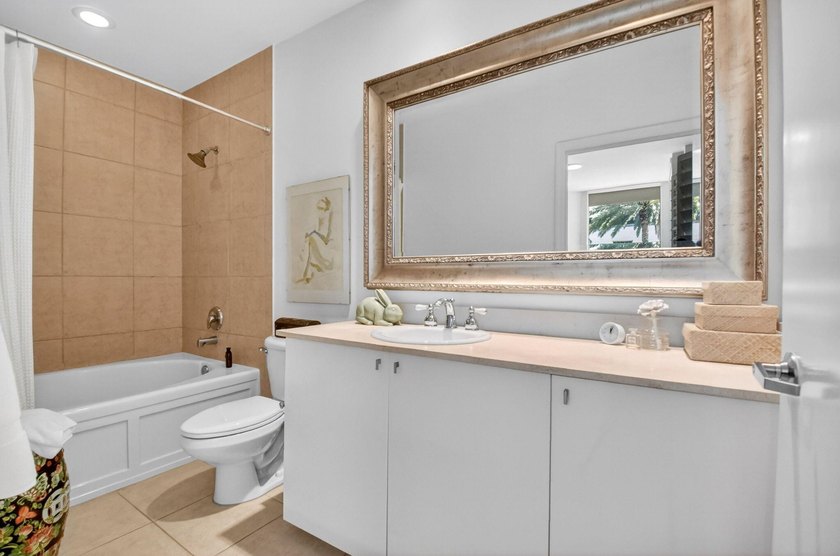 Welcome to this stylishly designed Flagler Dr. open airy one - photo 14