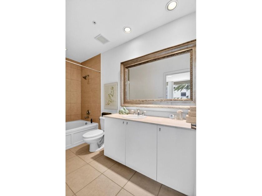 Welcome to this stylishly designed Flagler Dr. open airy one - photo 16