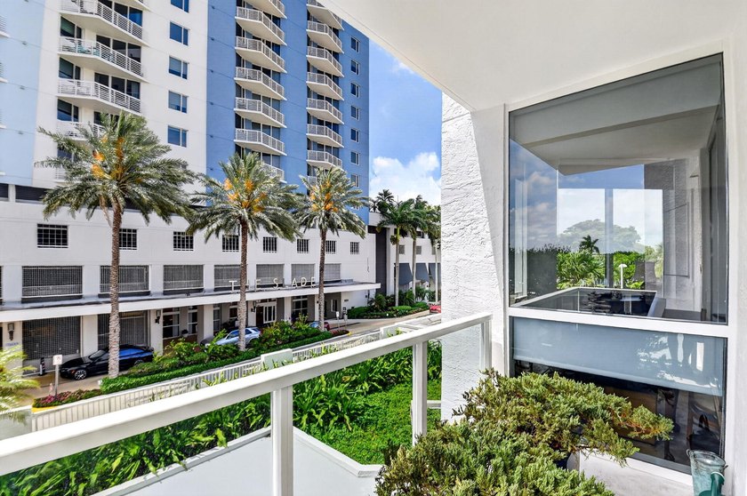 Welcome to this stylishly designed Flagler Dr. open airy one - photo 22