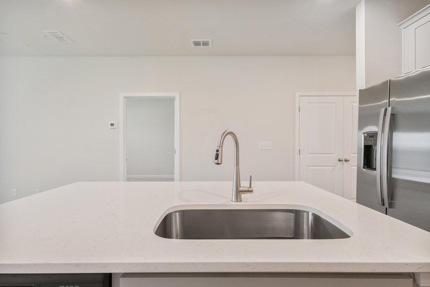 This beautifully designed 3 bedroom, 3 full bath townhome-style - photo 24