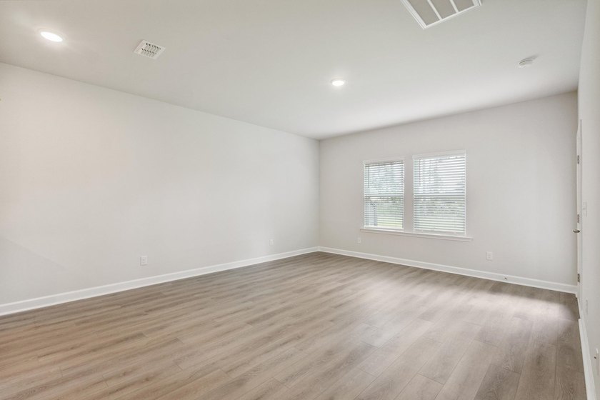 This beautifully designed 3 bedroom, 3 full bath townhome-style - photo 27