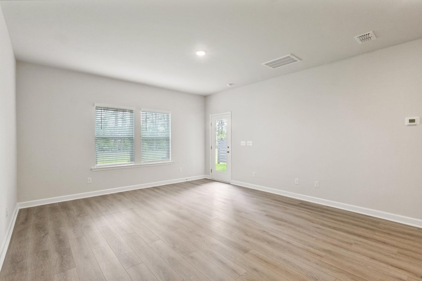 This beautifully designed 3 bedroom, 3 full bath townhome-style - photo 29