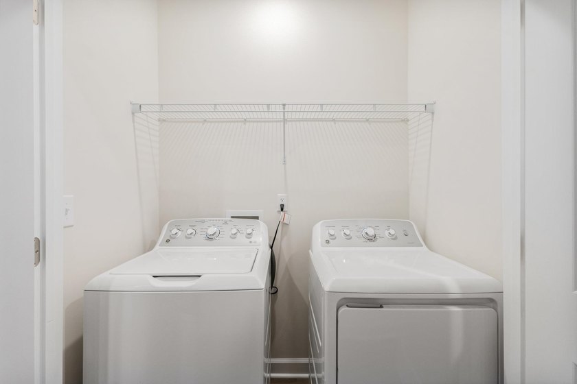 This beautifully designed 3 bedroom, 3 full bath townhome-style - photo 34
