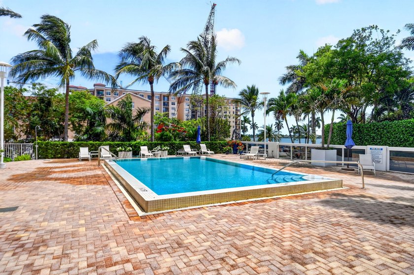 Welcome to this stylishly designed Flagler Dr. open airy one - photo 36