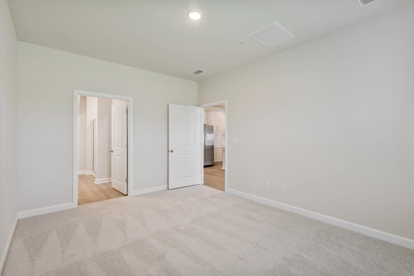 This beautifully designed 3 bedroom, 3 full bath townhome-style - photo 37