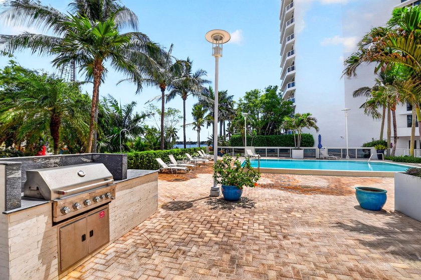 Welcome to this stylishly designed Flagler Dr. open airy one - photo 37