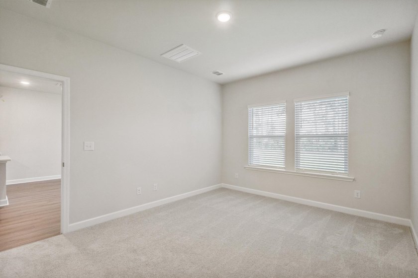 This beautifully designed 3 bedroom, 3 full bath townhome-style - photo 39