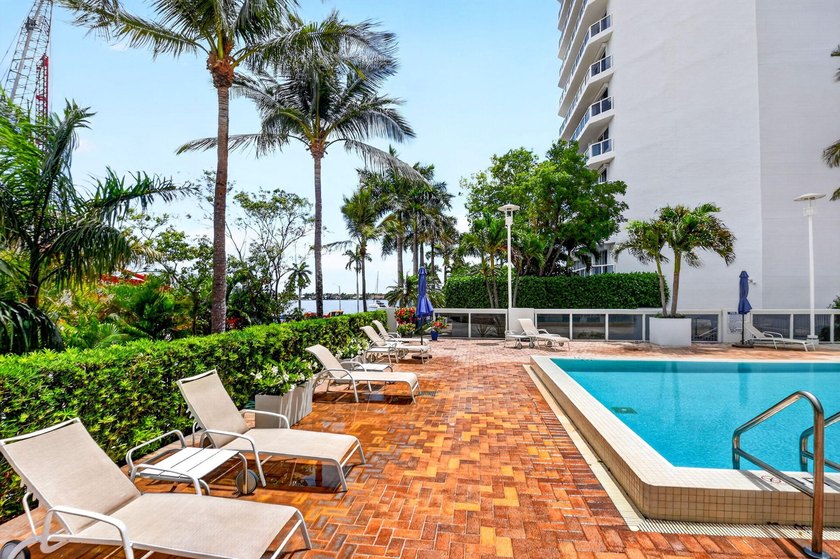 Welcome to this stylishly designed Flagler Dr. open airy one - photo 40